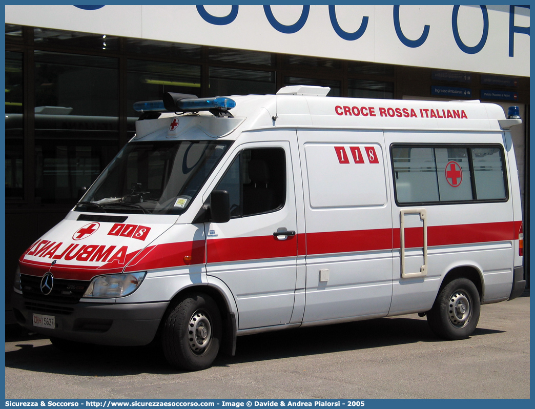 CRI 15627
Croce Rossa Italiana
Ancona
Mercedes Benz Sprinter I serie restyling
Allestitore MAF S.n.c.
Parole chiave: Croce;Rossa;Italiana;CRI;C.R.I.;Ambulanza;Mercedes Benz;Sprinter;Ancona;MAF;M.A.F.;Mariani Alfredo e Figli