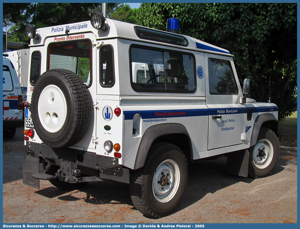 -
Polizia Municipale
Corpo Unico Bagnacavallo,
Cotignola e Fusignano
Land Rover Defender 90
Parole chiave: Polizia;Locale;Municipale;Bagnacavallo;Cotignola;Fusignano;Land Rover;Defender;90