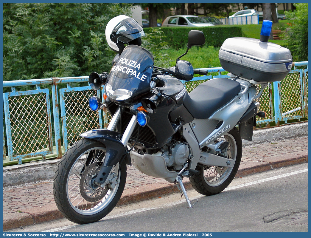 -
Polizia Municipale
Comune di Cortina d'Ampezzo
Aprilia Pegaso II serie
Parole chiave: Polizia;Locale;Municipale;Cortina d&#039;Ampezzo;Cortina;Ampezzo;Aprilia;Pegaso