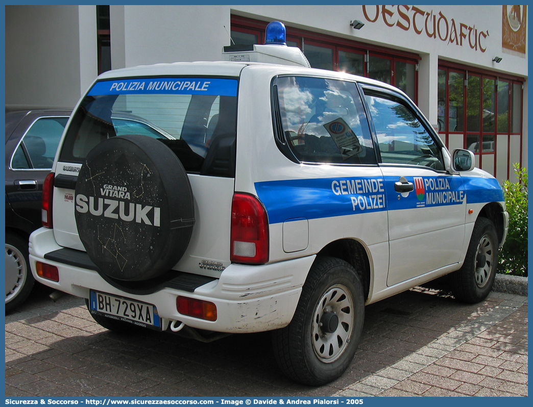 -
Polizia Municipale
Comune di Corvara in Badia
Suzuki Grand Vitara II serie
Parole chiave: Polizia;Locale;Municipale;Corvara in Badia;Suzuki;Grand Vitara