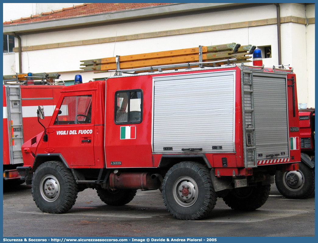 VF 16200
Corpo Nazionale Vigili del Fuoco
Iveco 40-10WM
Allestitore Baribbi S.p.A.
Parole chiave: VF;V.F.;VVF;V.V.F.;Corpo;Nazionale;Vigili;del;Fuoco;Polisoccorso;Iveco;40-10WM;40;10;WM;VM90;VM 90;Magirus