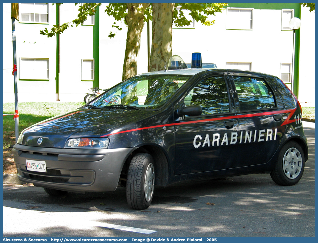 AM BN070
Arma dei Carabinieri
Reparto Carabinieri presso l'Aeronautica Militare
Fiat Punto II serie
Parole chiave: AM;A.M.;CC;C.C.;BN 070;Arma;Carabinieri;Aeronautica;Militare;Fiat;Punto