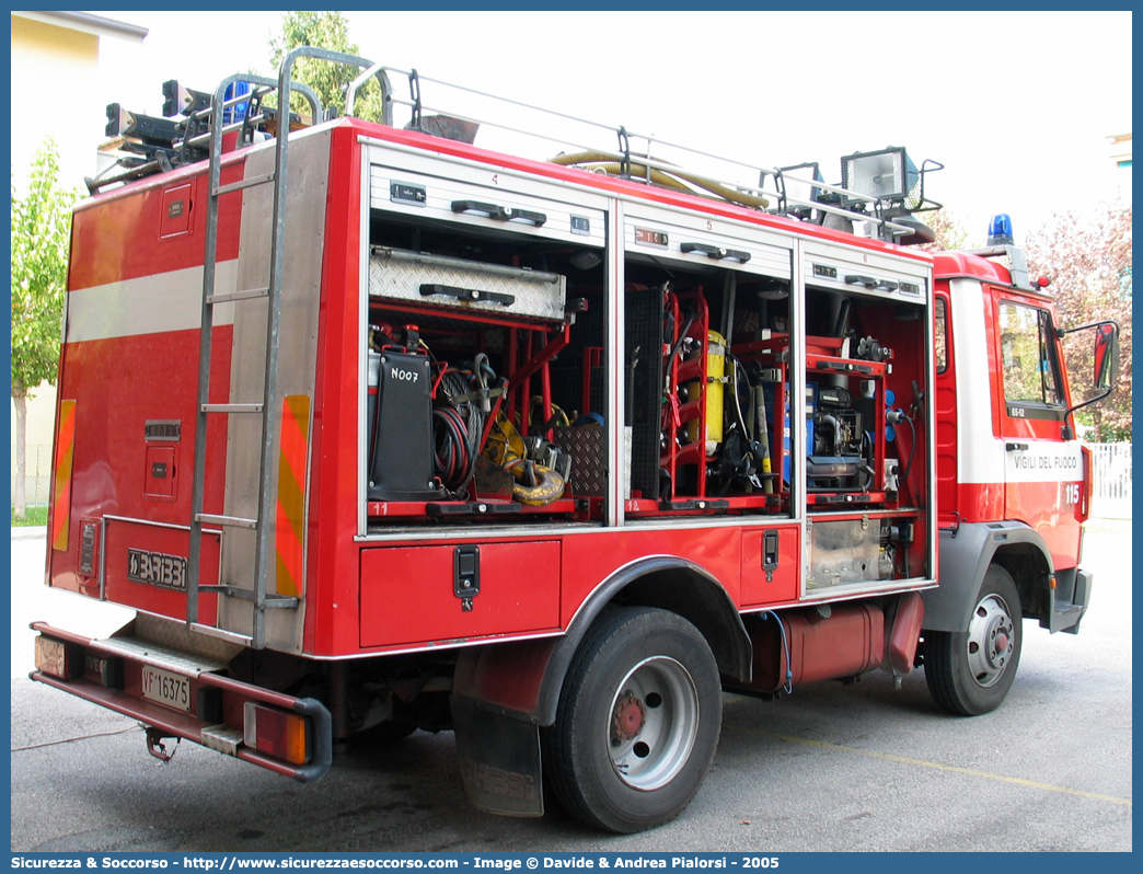 VF 16375
Corpo Nazionale Vigili del Fuoco
Iveco 65-12
Allestitore Baribbi S.p.A.
Parole chiave: Corpo;Nazionale;Vigili del Fuoco;Vigili;Fuoco;Polisoccorso;Iveco;65-12;65 - 12;Baribbi