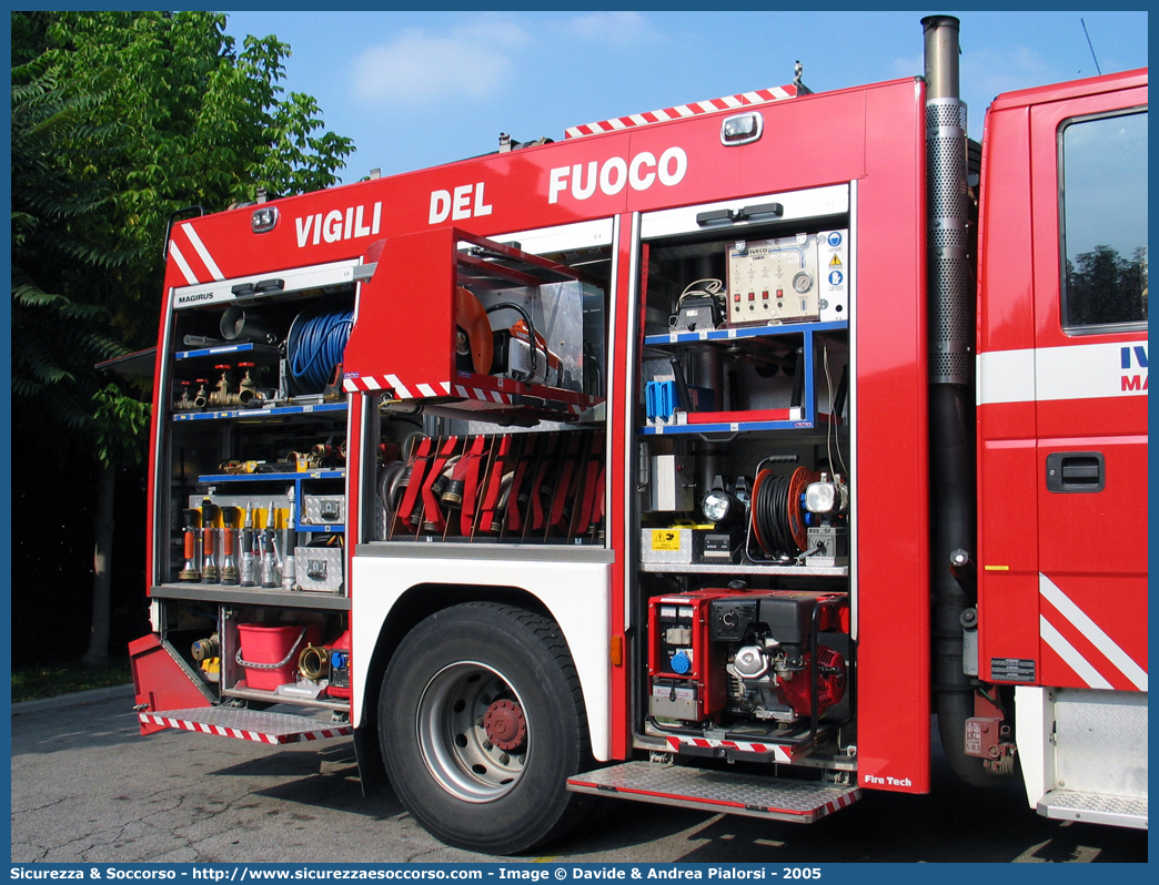 VF 21276
Corpo Nazionale Vigili del Fuoco
Iveco Magirus EuroTech 190E31
"Firetech"
Parole chiave: VVF;V.V.F.;Corpo;Nazionale;Vigili;del;Fuoco;AutoPompaSerbatoio;APS;A.P.S.;Iveco;Magirus;EuroTech;FireTech;190E31