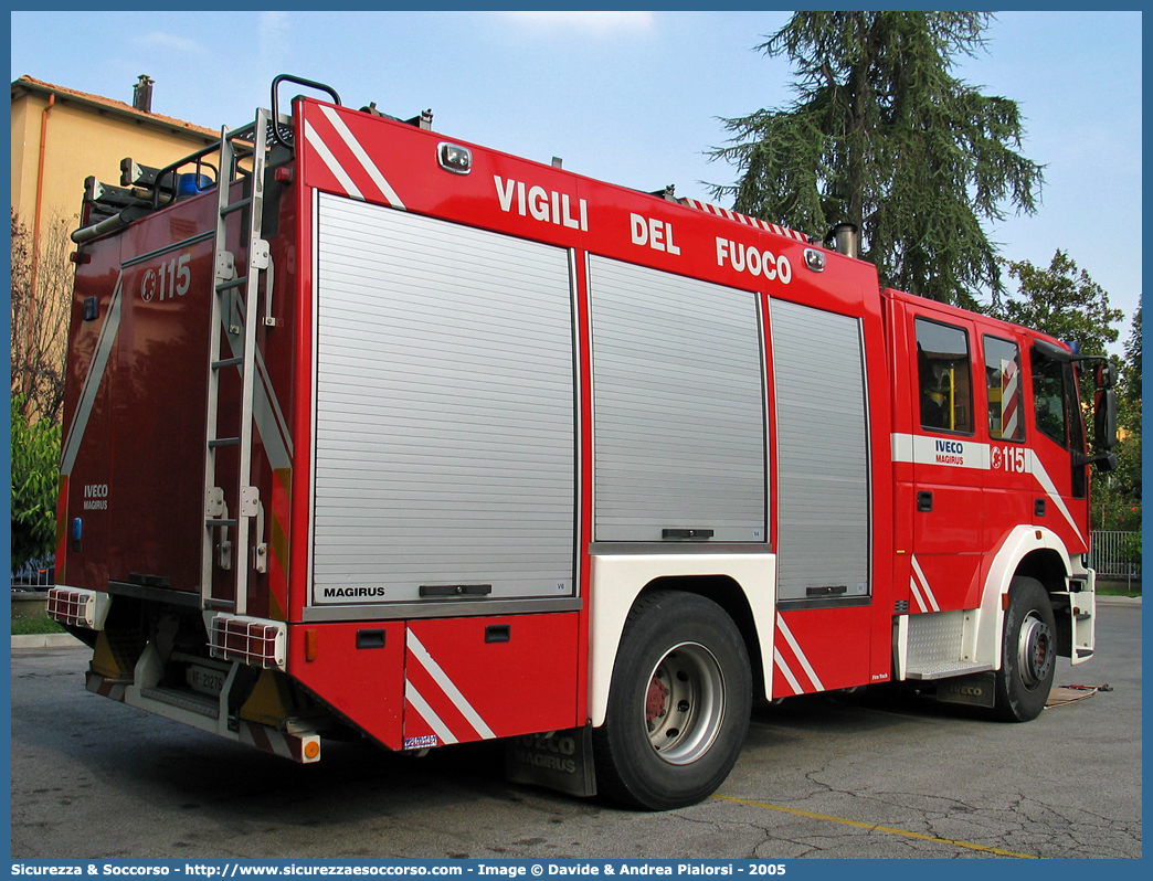 VF 21276
Corpo Nazionale Vigili del Fuoco
Iveco Magirus EuroTech 190E31
"Firetech"
Parole chiave: VVF;V.V.F.;Corpo;Nazionale;Vigili;del;Fuoco;AutoPompaSerbatoio;APS;A.P.S.;Iveco;Magirus;EuroTech;FireTech;190E31