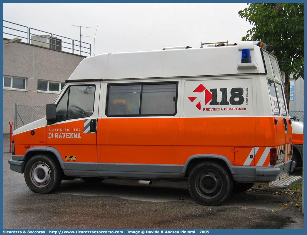 RA 10
118 Romagna Soccorso
Ambito Territoriale di Ravenna
Fiat Ducato I serie restyling
Allestitore Grazia
Parole chiave: 118;Romagna;Ravenna;Soccorso;Ambulanza;Autoambulanza;Fiat;Ducato;Grazia