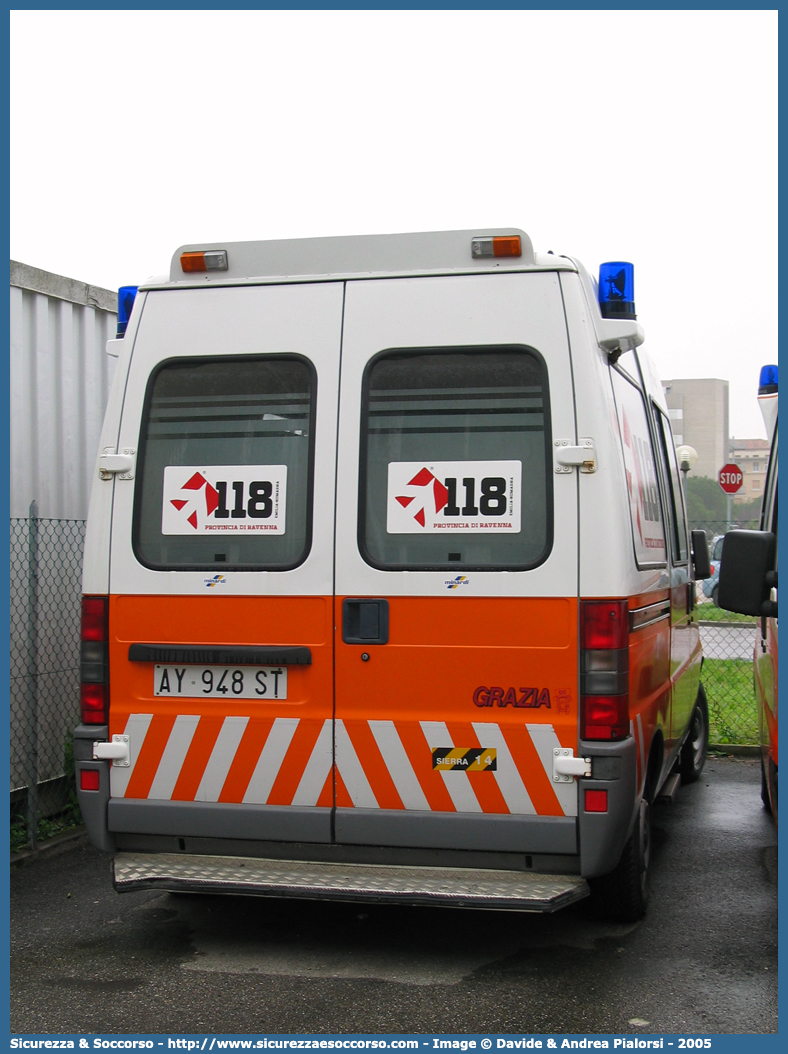 RA 14
118 Romagna Soccorso
Ambito Territoriale di Ravenna
Fiat Ducato II serie
Allestitore Grazia
Parole chiave: Fiat;Ducato;118;Romagna;Ravenna;Soccorso;Ambulanza;Grazia