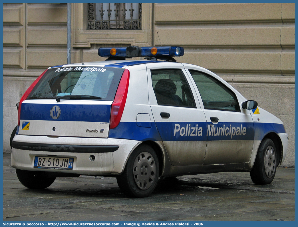 -
Polizia Municipale
Comune di Parma
Fiat Punto II serie
Allestitore Bertazzoni S.r.l.
Parole chiave: Polizia;Locale;Municipale;Parma;Fiat;Punto;Bertazzoni