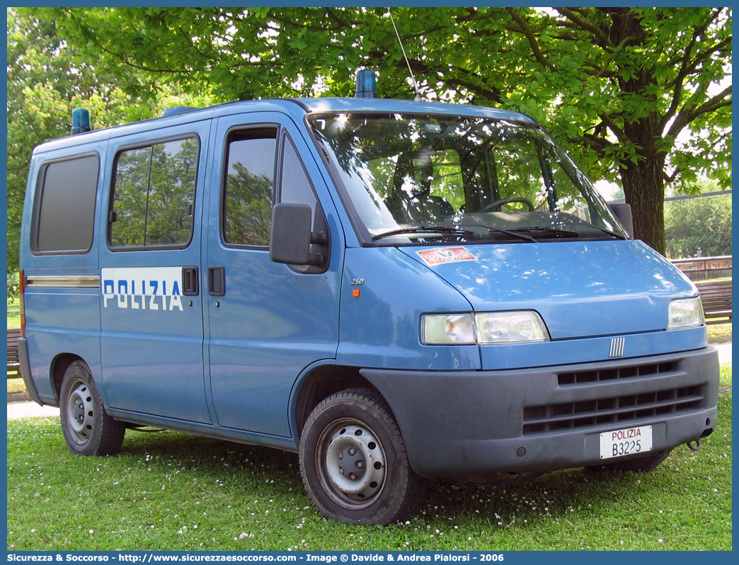 Polizia B3225
Polizia di Stato
Reparto Mobile
Cinofili
Fiat Ducato II serie
Parole chiave: Polizia;Stato;PS;P.S.;Reparto;Mobile;Cinofili;Fiat;Ducato