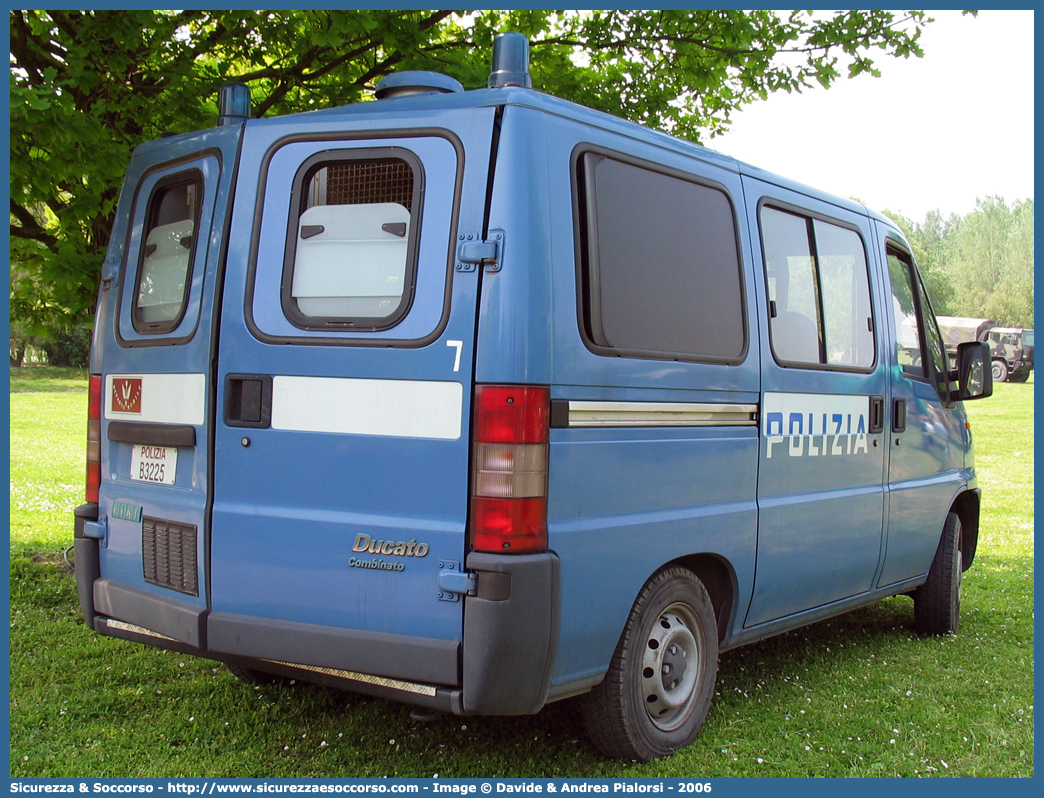 Polizia B3225
Polizia di Stato
Reparto Mobile
Cinofili
Fiat Ducato II serie
Parole chiave: Polizia;Stato;PS;P.S.;Reparto;Mobile;Cinofili;Fiat;Ducato