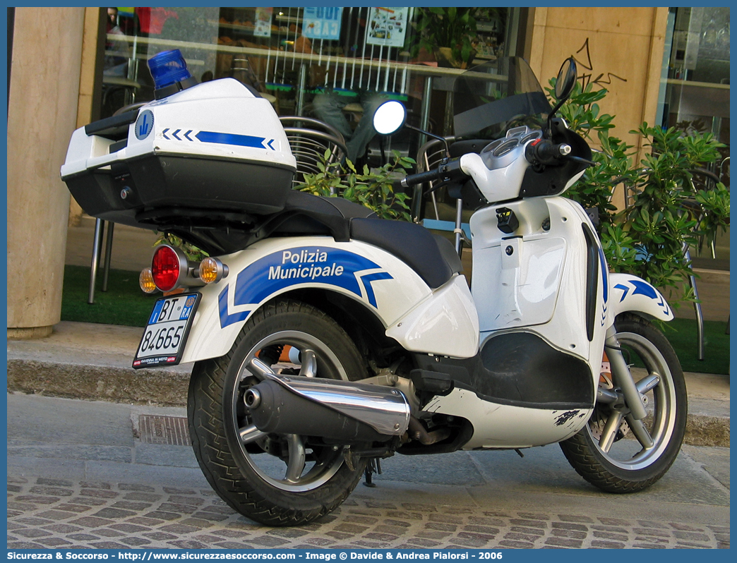 -
Polizia Municipale
Comune di Ravenna
Aprilia Scarabeo
Parole chiave: Polizia;Locale;Municipale;Ravenna;Aprilia;Scarabeo