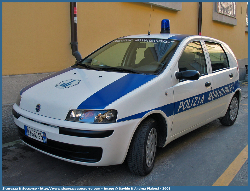 -
Polizia Municipale
Comune di Brisighella
Fiat Punto II serie
Parole chiave: Polizia;Municipale;Locale;Brisighella;Fiat;Punto