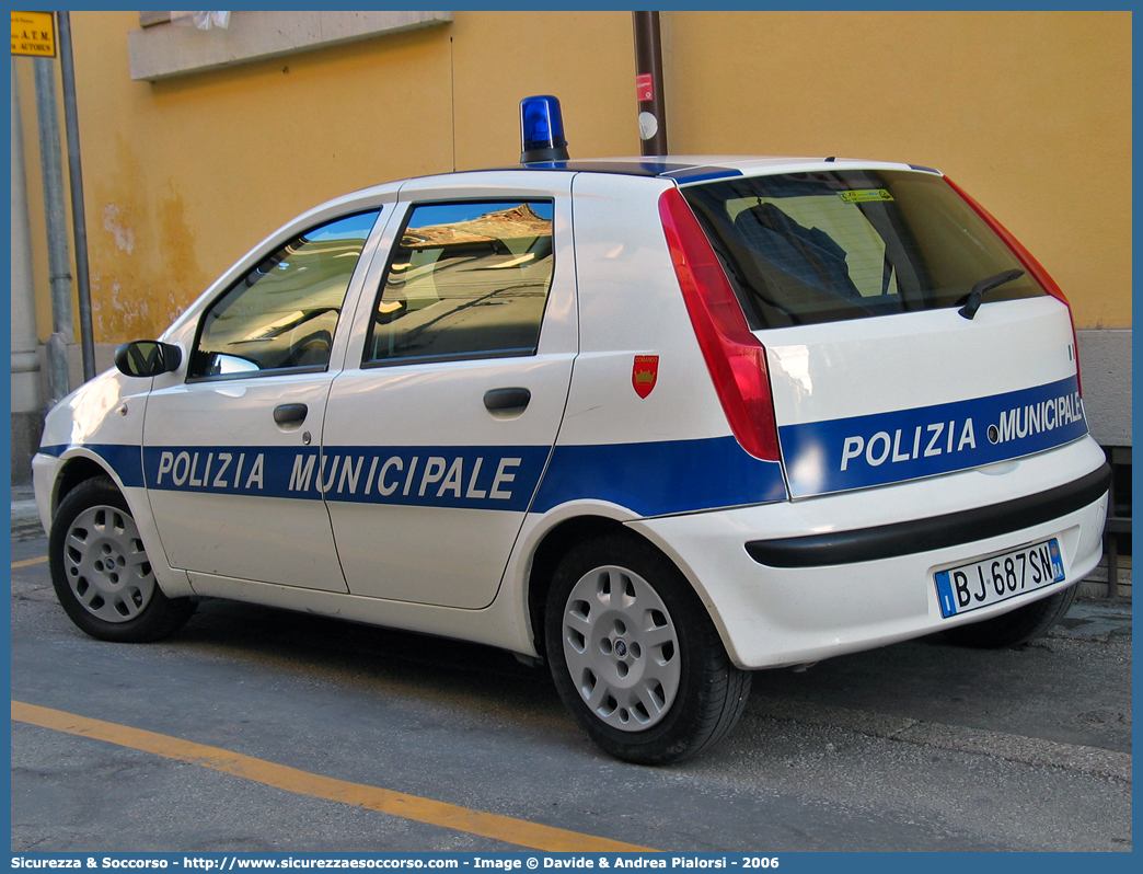 -
Polizia Municipale
Comune di Brisighella
Fiat Punto II serie
Parole chiave: Polizia;Municipale;Locale;Brisighella;Fiat;Punto