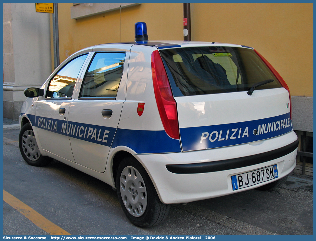 -
Polizia Municipale
Comune di Brisighella
Fiat Punto II serie
Parole chiave: Polizia;Municipale;Locale;Brisighella;Fiat;Punto