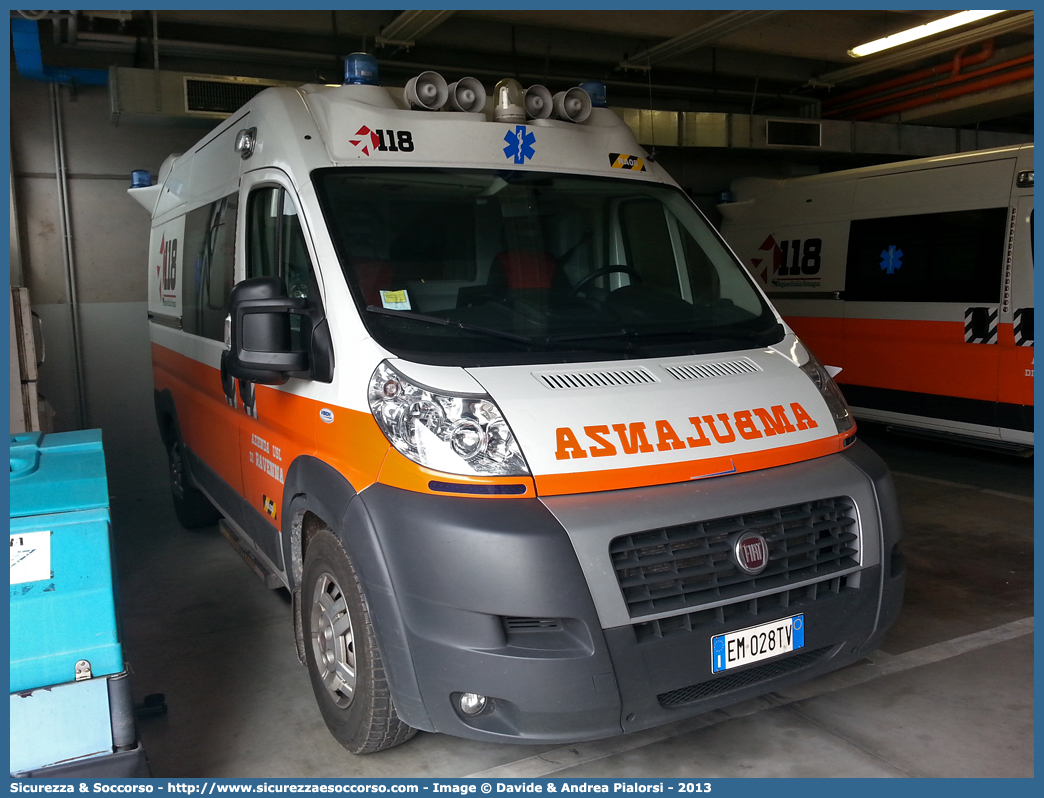 RA 08
118 Romagna Soccorso
Ambito Territoriale di Ravenna
Fiat Ducato III serie
Allestitore Vision S.r.l.
Parole chiave: 118;Romagna;Ravenna;Soccorso;Ambulanza;Autoambulanza;Fiat;Ducato;X250;X 250;Vision