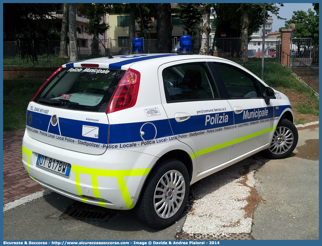 -
Polizia Municipale
Unione Comuni
della Romagna Faentina
Fiat Grande Punto
Allestitore Bertazzoni S.r.l.
Parole chiave: Polizia;Locale;Municipale;Unione;Romagna;Faentina;Faenza;Brisighella;Casola Valsenio;Castel Bolognese;Riolo Terme;Solarolo;Fiat;Grande;Punto;Bertazzoni