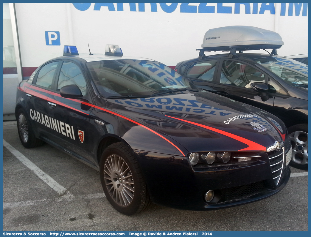 CC CQ974
Arma dei Carabinieri
Alfa Romeo 159
Parole chiave: CC;C.C.;Arma;dei;Carabinieri;Alfa;Romeo;159;Radiomobile;CQ974