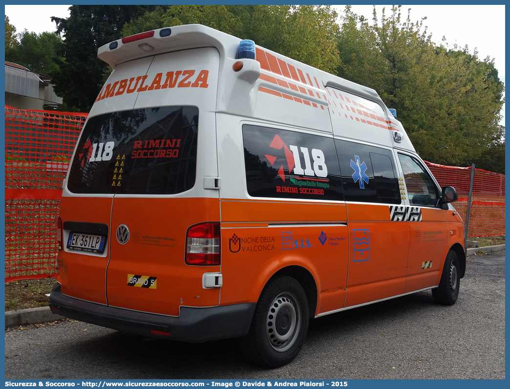 BRAVO 05
118 Romagna Soccorso
Ambito Territoriale di Rimini
Volkswagen Transporter T5 restyling
Allestitore EDM S.r.l.
(variante)
Parole chiave: 118;Romagna;Soccorso;Rimini;Ambulanza;Autoambulanza;Volkswagen;Transporter;T5