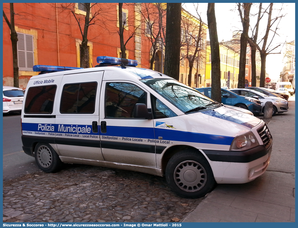 Polizia Locale YA382AB
Polizia Municipale
Comune di Cavezzo
Fiat Scudo III serie
Allestitore Bertazzoni S.r.l.
(variante)
Parole chiave: Polizia;Locale;Municipale;Cavezzo;Fiat;Scudo;Bertazzoni;YA382AB;YA 382 AB