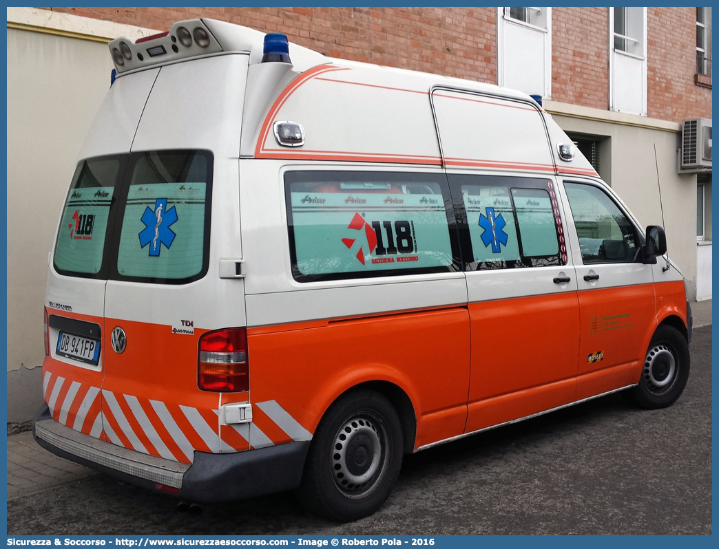 MO 1621
118 Modena Soccorso
Volkswagen Transporter T5
Allestitore Aricar S.p.A.
Parole chiave: 118;Modena;Soccorso;Ambulanza;Autoambulanza;Volkswagen;Transporter;T5;Aricar