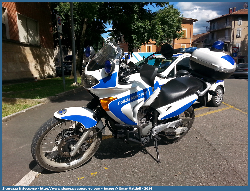 -
Polizia Municipale
Unione Terre di Castelli
Honda Transalp II serie
Parole chiave: Polizia;Locale;Municipale;Terre di Castelli;Castelnuovo Rangone;Spilamberto;Savignano sul Panaro;Vignola;Castelvetro di Modena;Marano sul Panaro;Guiglia;Zocca;Honda;Transalp