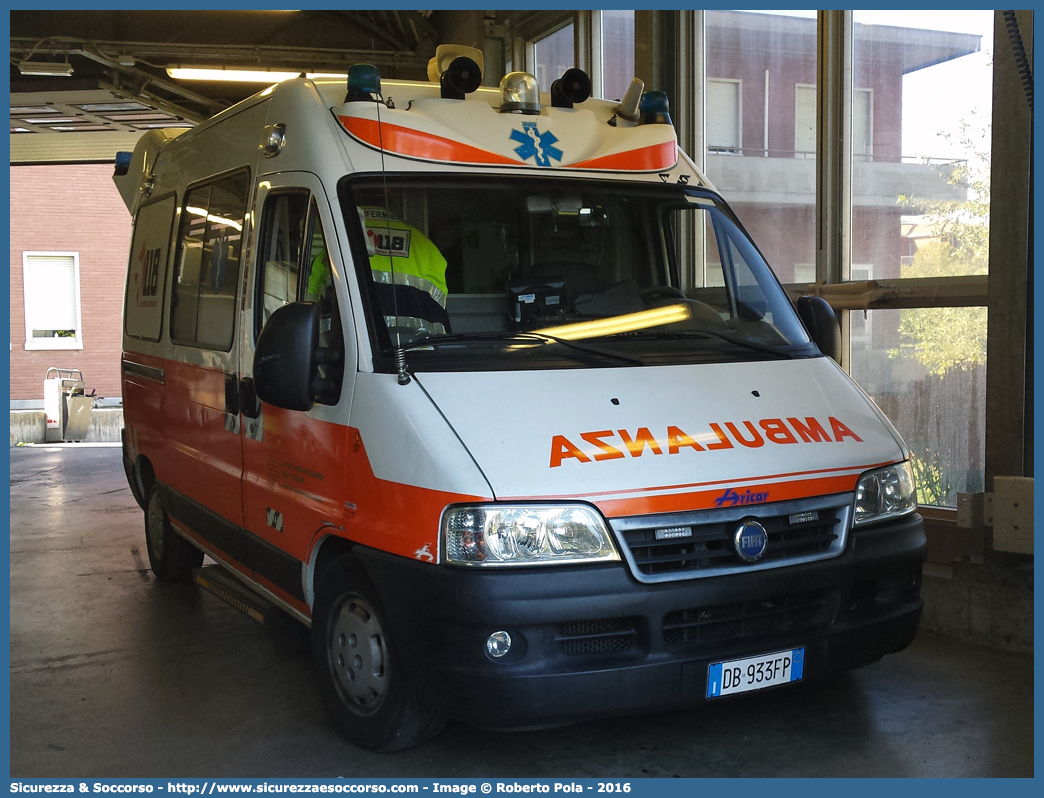 MO 1406
118 Modena Soccorso
Fiat Ducato II serie restyling
Allestitore Aricar S.p.A.
Parole chiave: 118;Modena;Soccorso;Ambulanza;Autoambulanza;Fiat;Ducato;Aricar