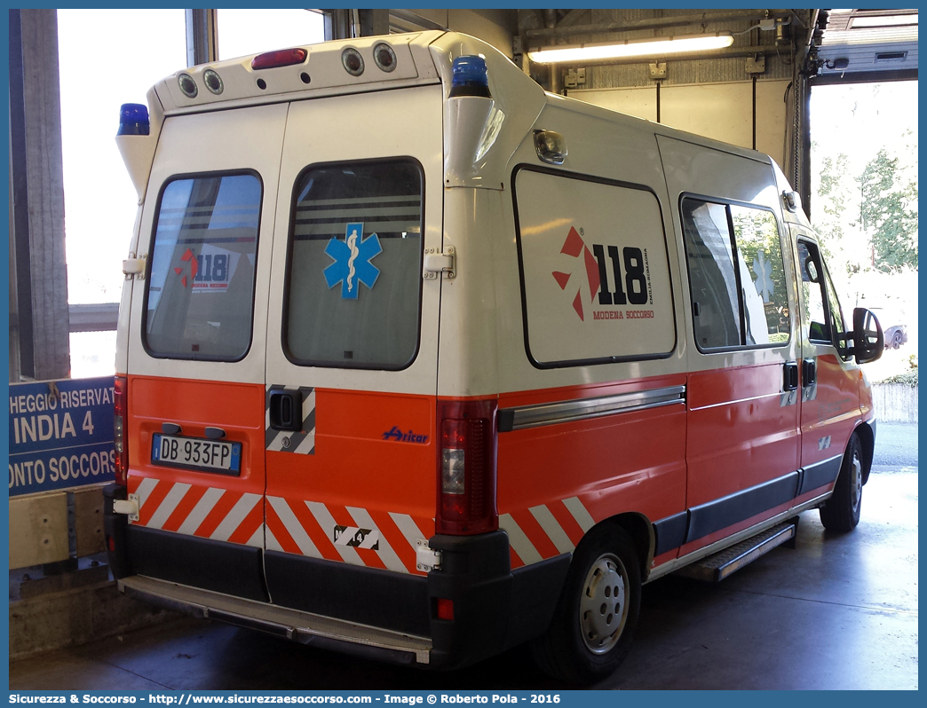 MO 1406
118 Modena Soccorso
Fiat Ducato II serie restyling
Allestitore Aricar S.p.A.
Parole chiave: 118;Modena;Soccorso;Ambulanza;Autoambulanza;Fiat;Ducato;Aricar