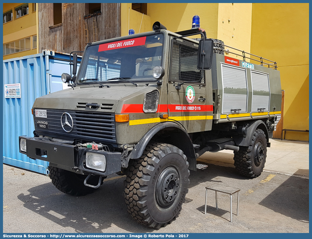 VF 28150
Corpo Nazionale Vigili del Fuoco
Servizio Antincendio Boschivo
Mercedes Benz Unimog 1650
Parole chiave: Corpo;Nazionale;Vigili del Fuoco;Vigili;Fuoco;AIB;A.I.B.;Servizio;Antincendio;Boschivo;Mercedes Benz;Unimog;1650