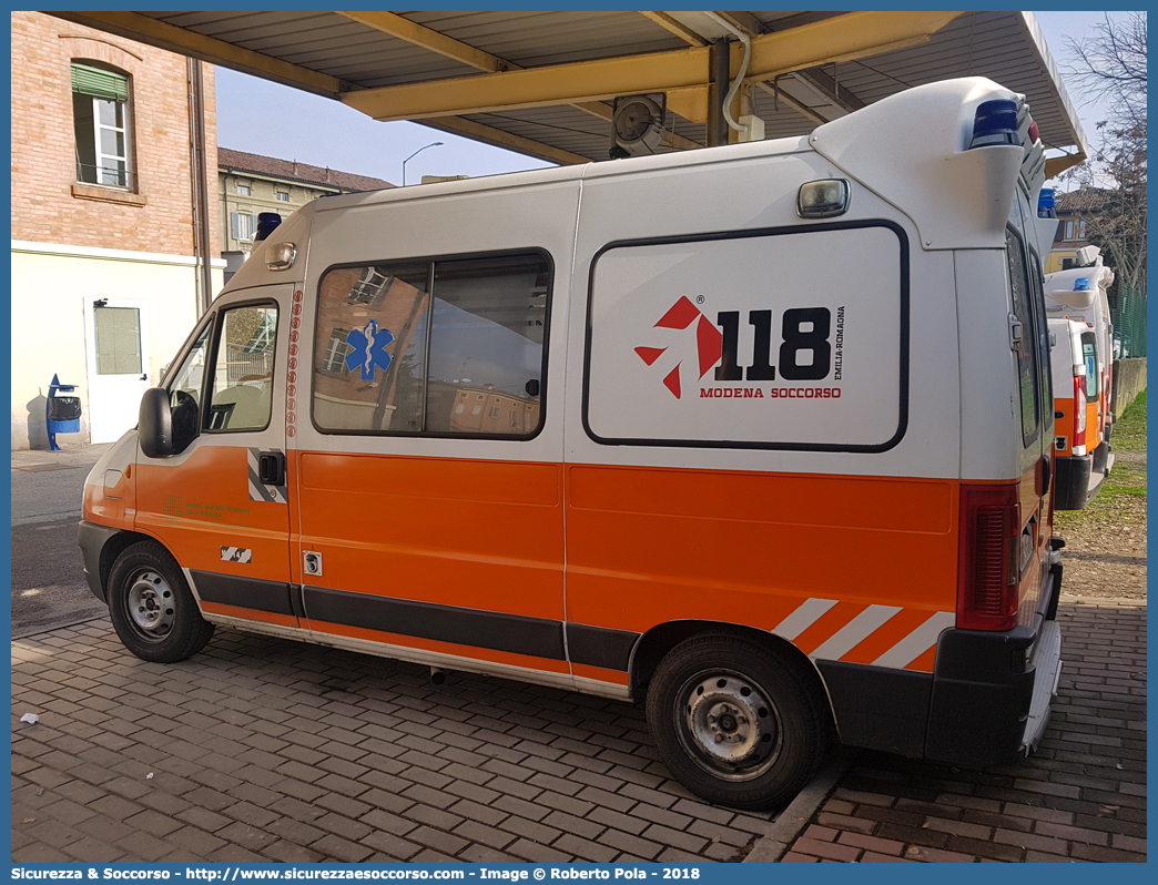 MO 1406
118 Modena Soccorso
Fiat Ducato II serie restyling
Allestitore Aricar S.p.A.
Parole chiave: 118;Modena;Soccorso;Ambulanza;Autoambulanza;Fiat;Ducato;Aricar