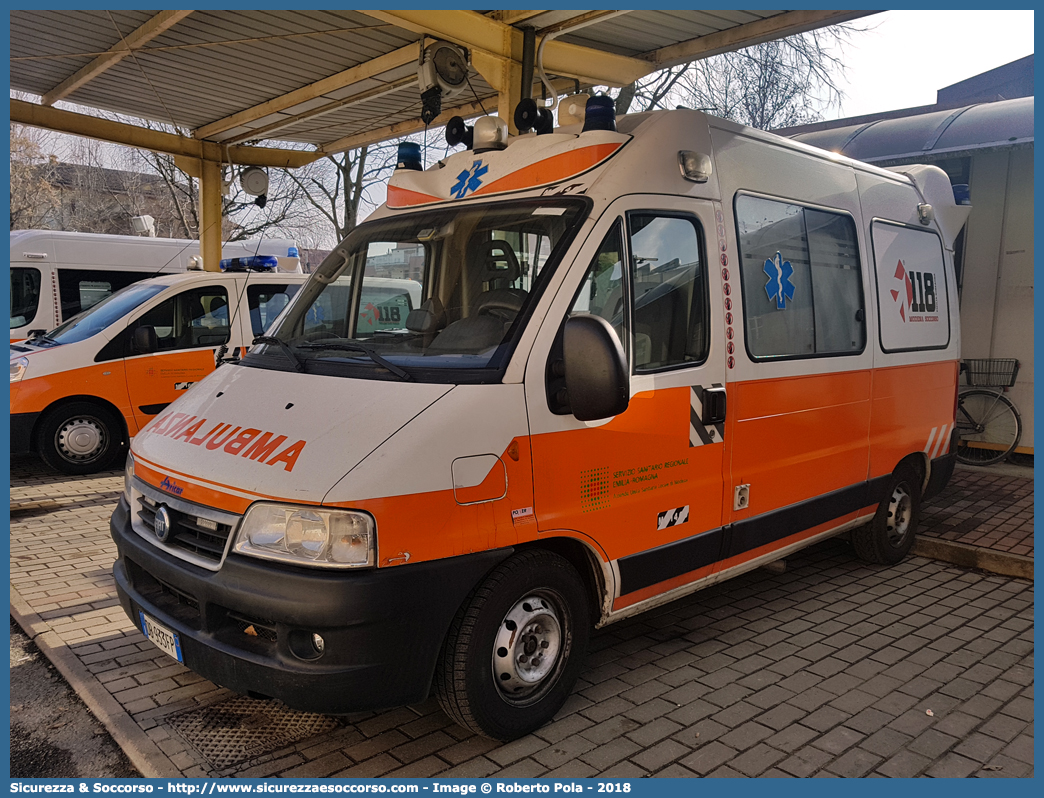 MO 1406
118 Modena Soccorso
Fiat Ducato II serie restyling
Allestitore Aricar S.p.A.
Parole chiave: 118;Modena;Soccorso;Ambulanza;Autoambulanza;Fiat;Ducato;Aricar