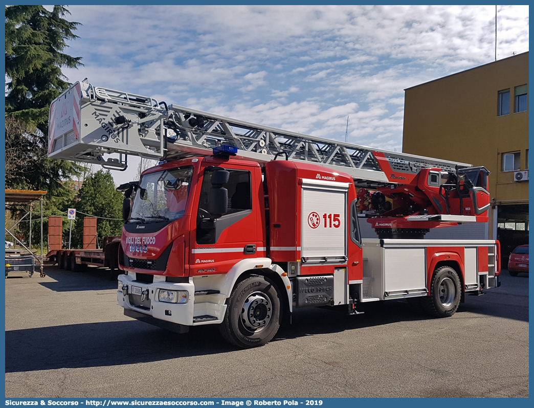 VF 29586
Corpo Nazionale Vigili del Fuoco
Iveco 180-320 EuroCargo IV serie
Allestitore Magirus
Parole chiave: VVF;V.V.F.;Corpo;Nazionale;Vigili;del;Fuoco;AutoScala;AS;Iveco;180-320;EuroCargo;Magirus