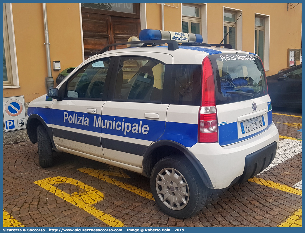 Polizia Locale YA320AB
Polizia Municipale
Comune di Montese
Fiat Nuova Panda 4x4 I serie
Allestitore Bertazzoni S.r.l.
Parole chiave: Polizia;Locale;Municipale;Montese;Fiat;Nuova Panda;4x4;4 x 4;Bertazzoni;YA320AB;YA 320 AB