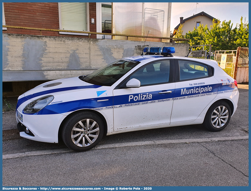 Polizia Locale YA856AM
Polizia Municipale
Unione Terre d'Argine
Alfa Romeo Nuova Giulietta
I serie II restyling
Allestitore Bertazzoni S.r.l.
Parole chiave: Polizia;Locale;Municipale;Terre d&#039;Argine;Terre Argine;Campogalliano;Carpi;Novi di Modena;Soliera;Alfa Romeo;Nuova Giulietta;YA858AM;YA 858 AM