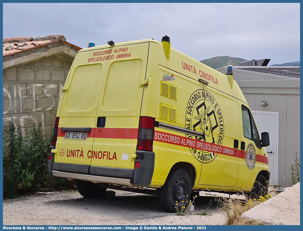 12
Corpo Nazionale
Soccorso Alpino e Speleologico
Zona Speleologica IV Umbria
Fiat Ducato II serie
Parole chiave: CNSAS;C.N.S.A.S.;Corpo;Nazionale;Soccorso;Alpino;Speleologico;Umbria;SASU;S.A.S.U.;Fiat;Ducato