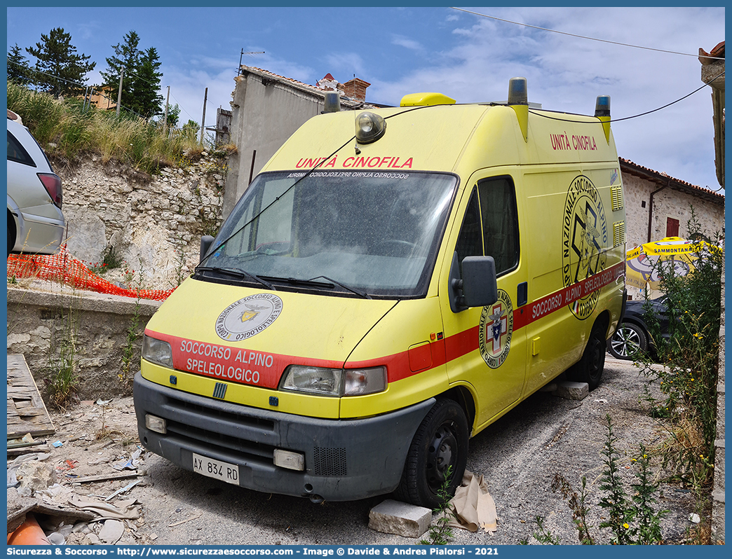 12
Corpo Nazionale
Soccorso Alpino e Speleologico
Zona Speleologica IV Umbria
Fiat Ducato II serie
Parole chiave: CNSAS;C.N.S.A.S.;Corpo;Nazionale;Soccorso;Alpino;Speleologico;Umbria;SASU;S.A.S.U.;Fiat;Ducato