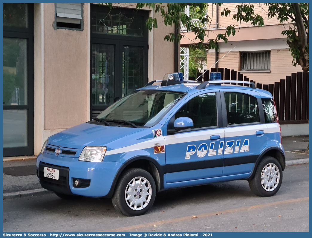 Polizia H2984
Polizia di Stato
Polizia Ferroviaria
Fiat Nuova Panda 4x4 I serie
Parole chiave: PS;P.S.;Polizia;di;Stato;Ferroviaria;Polfer;Fiat;Nuova;Panda