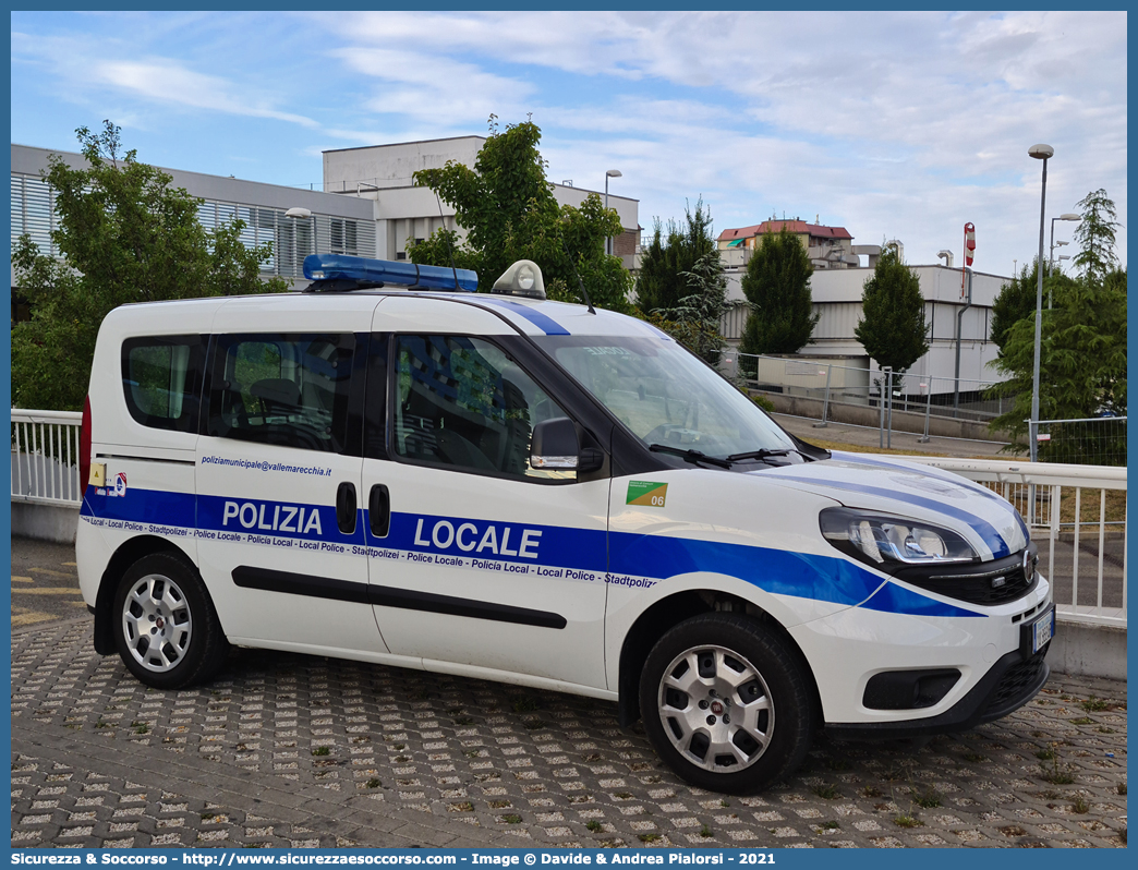 Polizia Locale YA868AP
Polizia Locale
Corpo Intercomunale
Valle del Marecchia
Fiat Doblò II serie restyling
Allestitore Focaccia Group S.r.l.
Parole chiave: Polizia;Municipale;Locale;Valle del Marecchia;Santarcangelo di Romagna;Poggio Berni;Torriana;Verucchio;Fiat;Doblo;Doblò;Focaccia;YA868AP;YA 868 AP