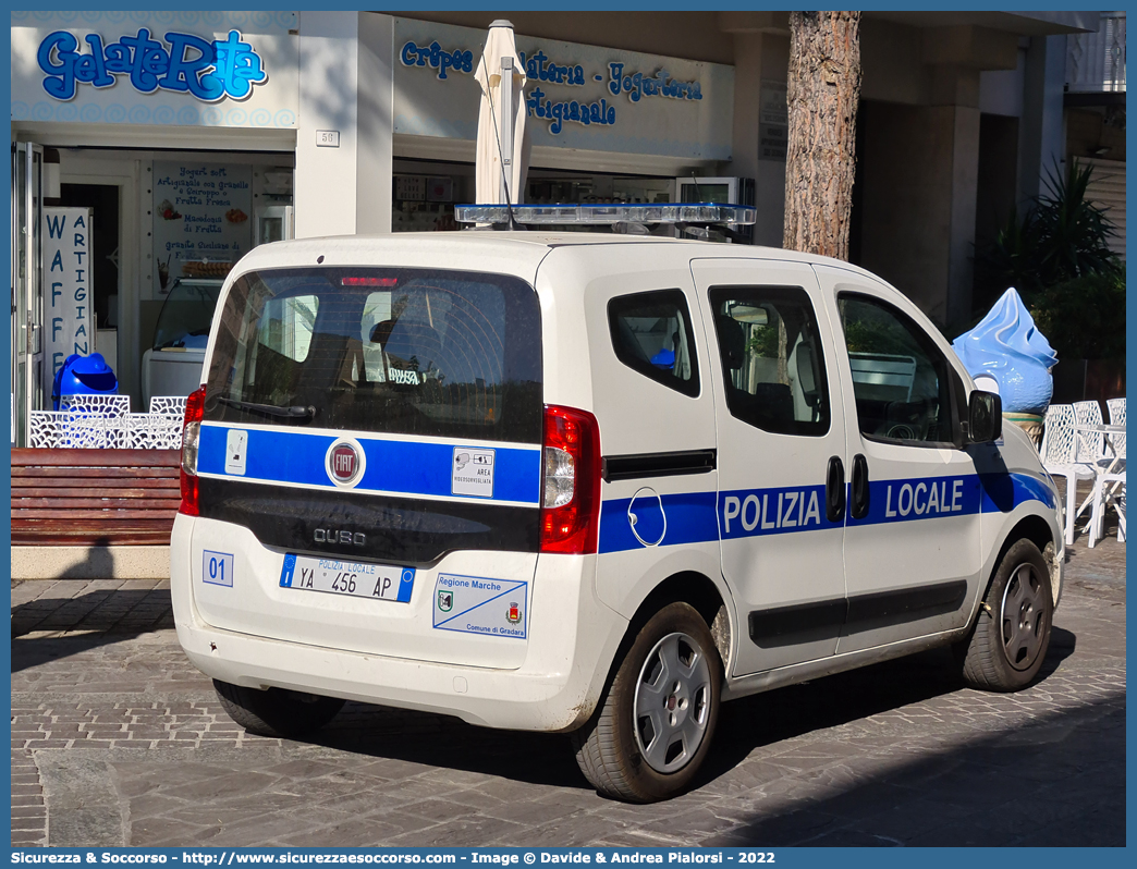 Polizia Locale YA456AP
Polizia Locale
Comune di Gradara
Fiat Qubo I serie restyling
Allestitore Focaccia Group S.r.l.
Parole chiave: Polizia;Locale;Municipale;Gradara;Fiat;Qubo;Focaccia;YA456AP;YA 456 AP