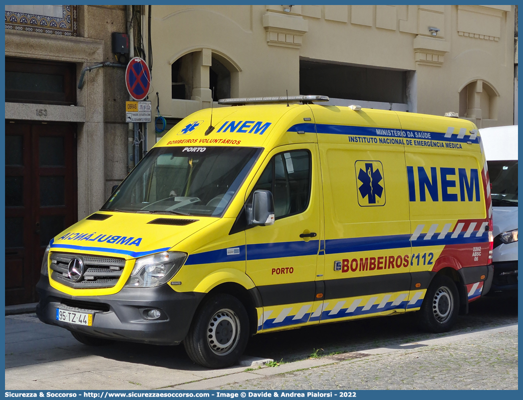 2202 ABSC 06
República Portuguesa
Bombeiros Voluntários do Porto
Mercedes Benz Sprinter II generation restyling
Parole chiave: República;Portuguesa;Bombeiros;Voluntários;Porto;INEM;I.N.E.M.;Instituto;Nacional;de;Emergencia;Medica;Mercedes Benz;Sprinter