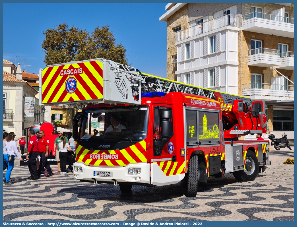 1103 VE32 01
República Portuguesa
Bombeiros Voluntários de Cascais
Iveco EuroCargo 160E32 Low Profile
IV generation
Parole chiave: República;Portuguesa;Bombeiros;Voluntários;Cascais;Iveco;EuroCargo;Euro Cargo;160E32;160 E 32;Low;Profile