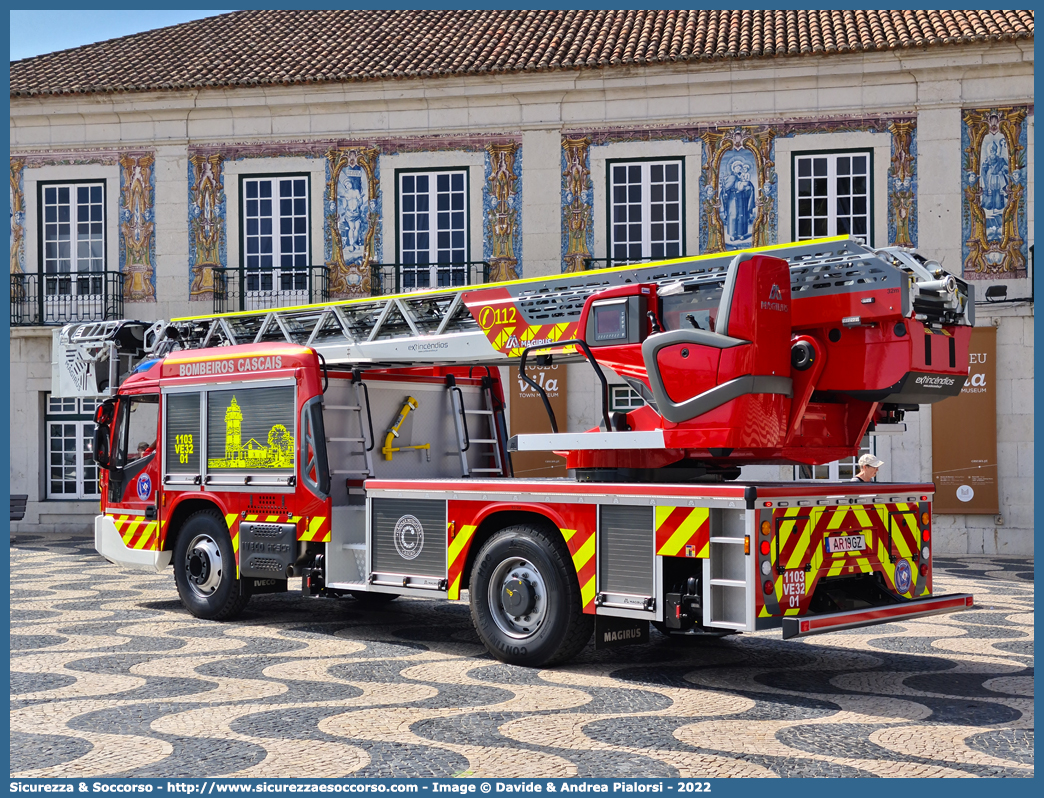 1103 VE32 01
República Portuguesa
Bombeiros Voluntários de Cascais
Iveco EuroCargo 160E32 Low Profile
IV generation
Parole chiave: República;Portuguesa;Bombeiros;Voluntários;Cascais;Iveco;EuroCargo;Euro Cargo;160E32;160 E 32;Low;Profile