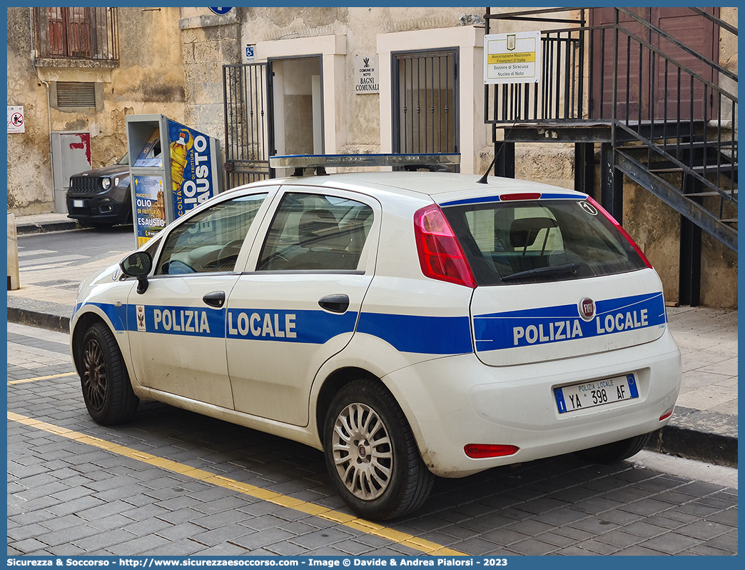 Polizia Locale YA398AF
Polizia Locale
Comune di Noto
Fiat Punto IV serie
Allestitore Ciabilli S.r.l.
Parole chiave: Polizia;Locale;Municipale;Noto;Fiat;Punto;Ciabilli;YA398AF;YA 398 AF