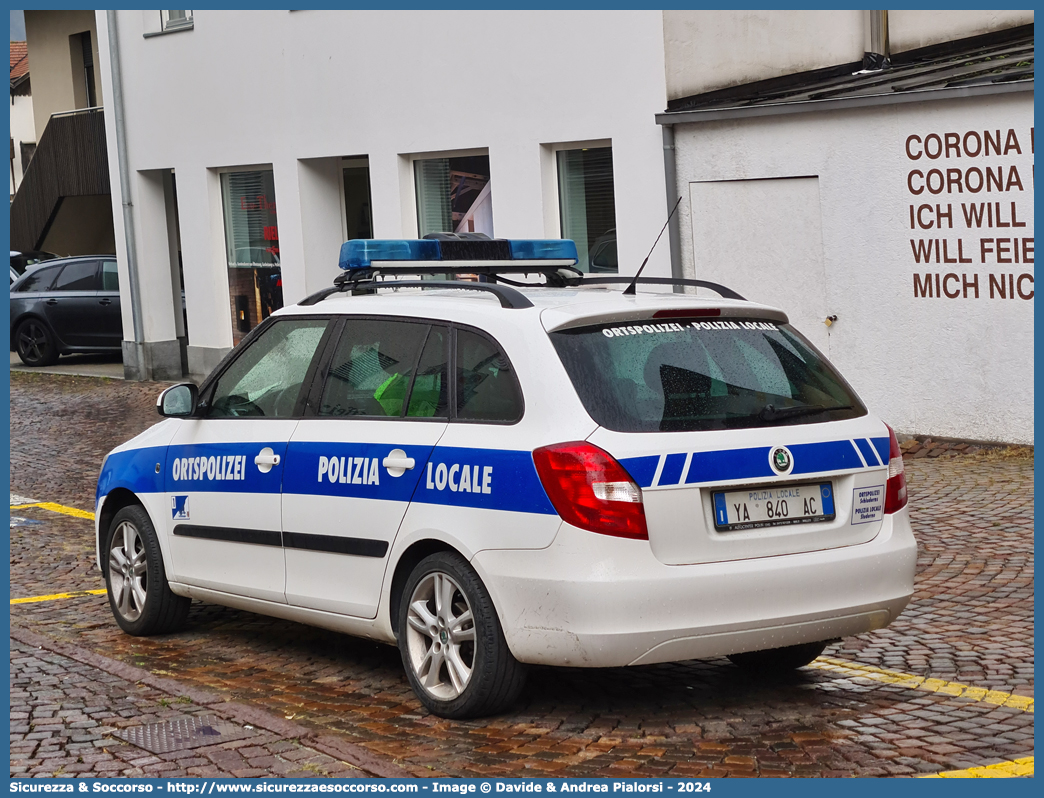 Polizia Locale YA840AC
Polizia Locale
Comune di Sluderno
Skoda Fabia Wagon II serie
Parole chiave: Polizia;Locale;Municipale;Sluderno;Schluderns;Skoda;Fabia;SW;S.W.;Station;Wagon;YA840AC;YA 840 AC