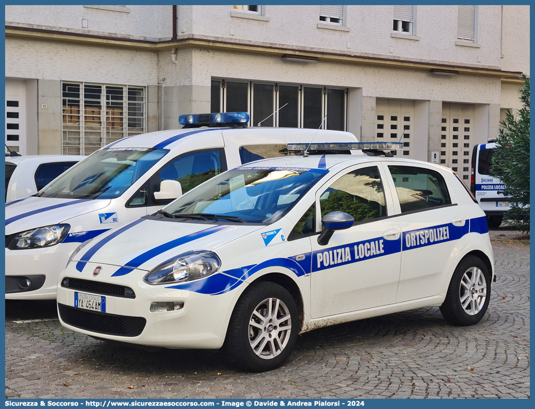 Polizia Locale YA464AM
Polizia Locale
Comune di Merano
Fiat Punto IV serie
Allestitore Ciabilli S.r.l.
Parole chiave: Polizia;Locale;Municipale;Merano;Meran;Fiat;Punto;Ciabilli;YA464AM;YA 464 AM