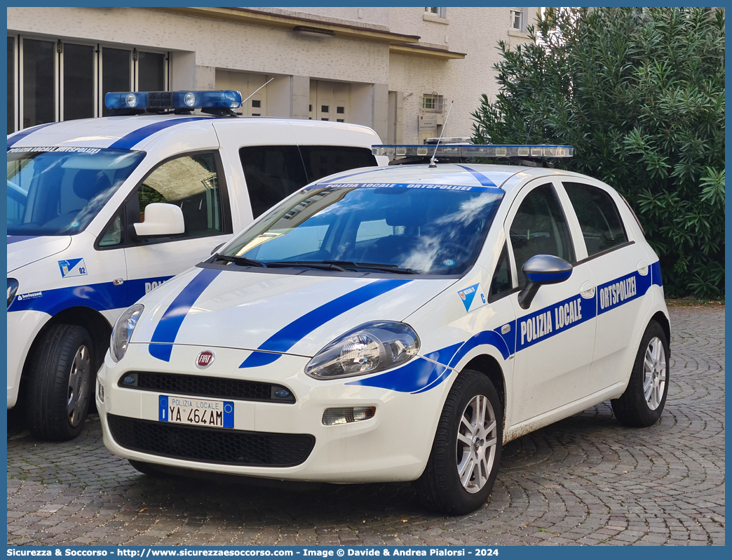 Polizia Locale YA464AM
Polizia Locale
Comune di Merano
Fiat Punto IV serie
Allestitore Ciabilli S.r.l.
Parole chiave: Polizia;Locale;Municipale;Merano;Meran;Fiat;Punto;Ciabilli;YA464AM;YA 464 AM