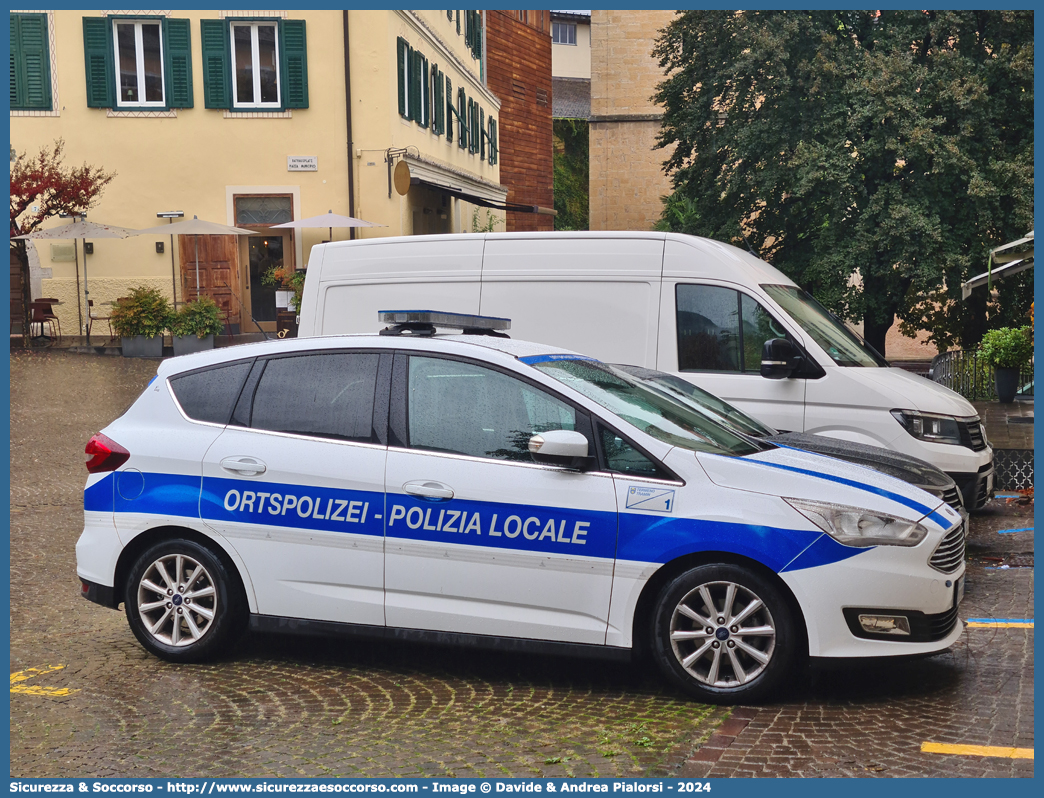 Polizia Locale YA992AC
Polizia Locale
Comune di Termeno
Ford C-Max II serie restyling
Allestitore Focaccia Group S.r.l.
Parole chiave: Polizia;Locale;Municipale;Termeno;Tramin;Ford;C-Max;C - Max;Focaccia;YA992AC;YA 992 AC