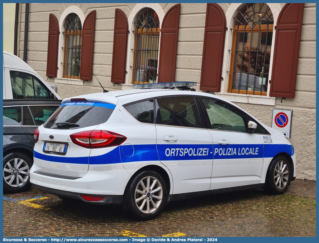 Polizia Locale YA992AC
Polizia Locale
Comune di Termeno
Ford C-Max II serie restyling
Allestitore Focaccia Group S.r.l.
Parole chiave: Polizia;Locale;Municipale;Termeno;Tramin;Ford;C-Max;C - Max;Focaccia;YA992AC;YA 992 AC