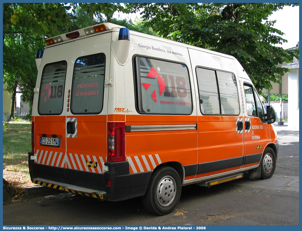 RA 08
118 Romagna Soccorso
Ambito Territoriale di Ravenna
Fiat Ducato II serie restyling
Allestitore FAST S.r.l.
Parole chiave: 118;Romagna;Ravenna;Soccorso;Ambulanza;Autoambulanza;Fiat;Ducato;FAST;F.A.S.T.