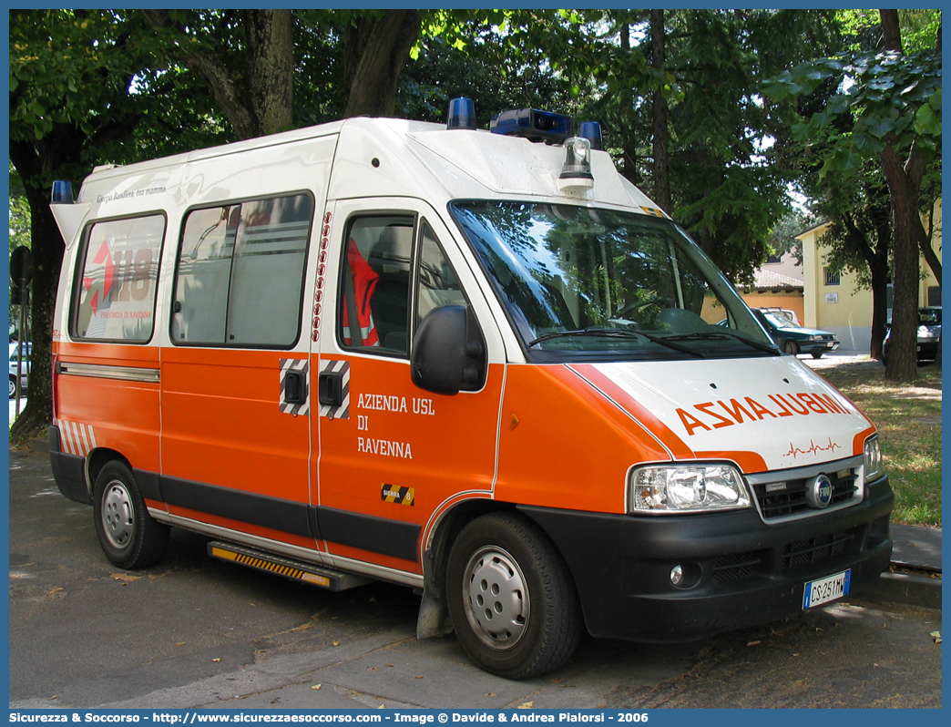 RA 08
118 Romagna Soccorso
Ambito Territoriale di Ravenna
Fiat Ducato II serie restyling
Allestitore FAST S.r.l.
Parole chiave: 118;Romagna;Ravenna;Soccorso;Ambulanza;Autoambulanza;Fiat;Ducato;FAST;F.A.S.T.