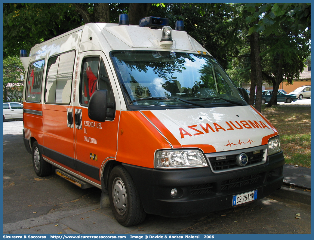 RA 08
118 Romagna Soccorso
Ambito Territoriale di Ravenna
Fiat Ducato II serie restyling
Allestitore FAST S.r.l.
Parole chiave: 118;Romagna;Ravenna;Soccorso;Ambulanza;Autoambulanza;Fiat;Ducato;FAST;F.A.S.T.